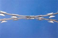 Okul Bölgesi Hırsızlık Önleyici ve Tırmanma Önleyici Korumalı Dikenli Tel Örgü Çit Paslanmaz Çelik Kıvrımlı Altıgen Delikli Rulo Kafes - Product Image 6