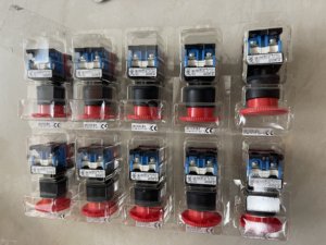 Botón de Parada de Emergencia Schneider 100% Nuevo y Original AR22V2R - Product Image 1