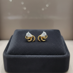 Pendientes de Oro con Diseño Elegante y Detalles de Diamantes para Mujer, Uso Diario, con Forma de Gota - Product Image 3