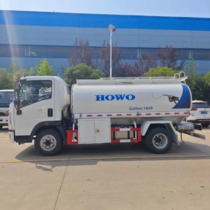 Petit camion-citerne HOWO 4x2 de 6000 L pour le transport de liquides inflammables, de diesel et d'essence - Product Image 5