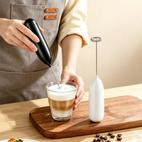 Mini mousseur à lait portatif à piles, batteur à mousse électrique, mélangeur de boissons avec fouet en acier inoxydable pour café, matcha