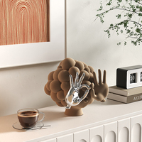 Sculpture abstraite floquée de tête de personnage avec geste de main de victoire, figurine artistique moderne de luxe, décoration douce pour meuble TV et bureau, objet artisanal