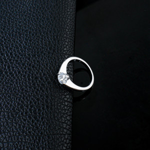 Bague en argent sterling S925 avec moissanite ronde solitaire, bague de promesse classique à bande torsadée, bijoux de fiançailles élégants pour femme - Product Image 5