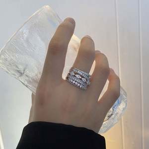 Dong Shi Jewelry Au750 Bague en or véritable 18 carats avec croix en moissanite - Product Image 3