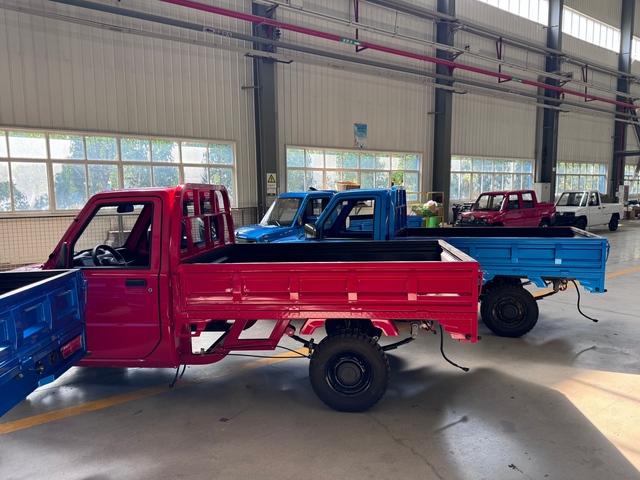Small Electric Self-Dumping Truck / Mini Tipper with Long Cargo Bed - 120km Range