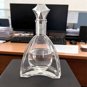 Nhà Máy Bán Hàng Trực Tiếp Chai Rỗng 500Ml 700Ml Vuông Whiskey Tinh Thần Tự Chế Nước Trái Cây Uống Chai Thủy Tinh - Product Image 2