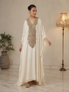 Kaftan en soie pour femme avec broderie Aari et perles Resham complexes, tenue ethnique de luxe pour réception de mariage et fêtes - Product Image 1