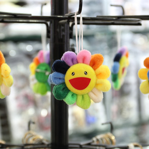 Moda colorata peluche fiore del sole spilla bella borsa per il viso colorata faccia pendente portachiavi girasole - Product Image 1