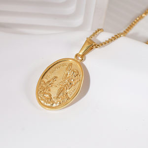 Pendentif Saint Raphaël Religieux en Acier Inoxydable Plaqué Or 18K Collier à Breloques Rondes Archange St <span class=keywords><strong>Gabriel</strong></span> pour Hommes et Femmes - Product Image 1