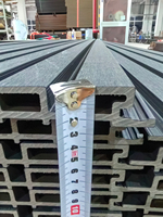 Panneaux de revêtement composites en bois-plastique durables et imperméables pour les murs intérieurs Villas Appartements Mur extérieur de qualité