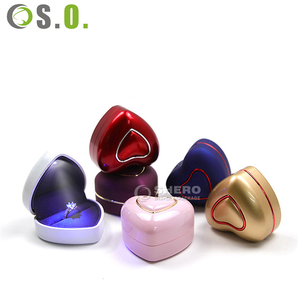 Boîte à bijoux élégante en forme de cœur avec lumière LED, doublure en velours, boîte cadeau éclairée, vente en gros - Product Image 2
