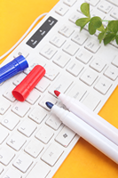 Stylo pour tableau blanc Jiuniu à pointe large, grande capacité, séchage rapide, à base d'huile, en matériau PP, imperméable, modèle YZ-500, très vendu