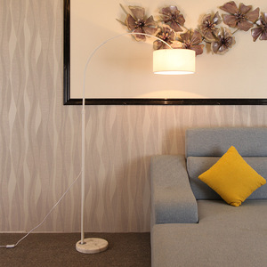 Lámpara de Pie Moderna de Latón Negro con Pantalla de Cristal, Altura Ajustable, Base E26, Luz LED Blanca Fría, Regulable, Alto CRI 90, Residencial - Product Image 4