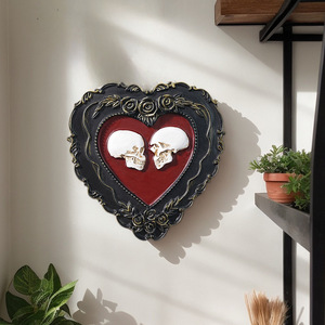 Plaque murale en résine vintage, motif cœur de crâne gothique effrayant, décoration murale <span class=keywords><strong>romantique</strong></span> sombre pour Halloween, accessoire de décoration murale en gros - Product Image 1