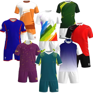 Maillots de football rétro personnalisés, ensembles d'uniformes, ensembles de survêtements, maillots sublimés 100% polyester à manches courtes - Product Image 1