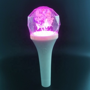 Hot bán biểu tượng tùy chỉnh buổi hòa nhạc Led <span class=keywords><strong>Stick</strong></span> đầy màu sắc cổ vũ người hâm mộ <span class=keywords><strong>Kpop</strong></span> <span class=keywords><strong>Light</strong></span> <span class=keywords><strong>Stick</strong></span> - Product Image 4