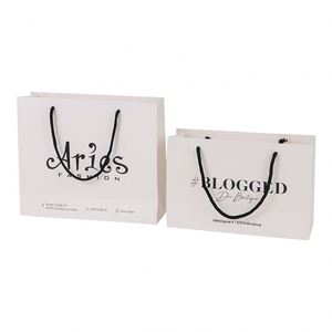Sac en papier cadeau noir de luxe, logo imprimé sur mesure, emballage de bijoux, sac en papier kraft pour le shopping avec poignée en ruban - Product Image 3