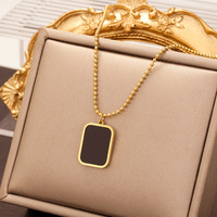 Vente en gros Collier en acier inoxydable or 18 carats avec pendentif en forme de cœur de trèfle et de zircon Collier à breloques pour femmes avec nœud d'ours