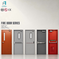 Porte coupe-feu en acier renforcée pour la sécurité scolaire, avec design anti-collision pour les sorties d'urgence des couloirs de campus très fréquentés