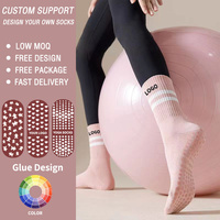 Bajo MOQ otoño antideslizante equipo algodón Yoga y Pilates gimnasio calcetines para niños jóvenes transpirable pegamento punto diseño personalizable Logo inferior