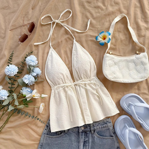 Débardeur blanc en polyester pour femme, col en V, dos nu, en tissu texturé Dobby, idéal pour les fêtes, les festivals et les rendez-vous - Product Image 1