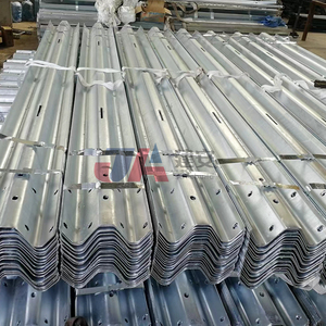 Precios de Barandas de Seguridad en Sudáfrica, Venta de Fábrica, Barrera de Seguridad Vial S235JR RAL RG620 con Viga Galvanizada, Baranda de Carretera - Product Image 2