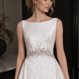 Vestido de Novia de Línea A con Cuello Barco, Cintura Radiante con Cuentas de Cristal, Satén Pesado, Tallas Grandes, Vestido Nupcial Personalizado, Venta al por Mayor de Fábrica - Product Image 4