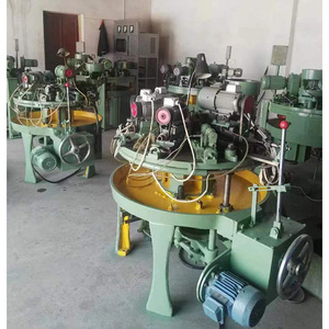 Machine de fabrication de mamelons de rayons de <span class=keywords><strong>roue</strong></span> de vélo de <span class=keywords><strong>moto</strong></span> avec mamelons bon marché et durables ou fabrication de mamelons de verrouillage - Product Image 2