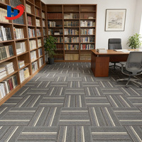 Dalles de moquette commerciales HJ 100% polypropylène 50x50cm avec support PVC, boucles de nivellement, antidérapantes, résistantes aux taches et à l'usure pour la maison
