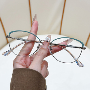 กรอบแว่นตาโลหะทรงวงรีเต็มกรอบ น้ำหนักเบา สำหรับทุกเพศ สีทองดำ สไตล์ Pure Vision - Product Image 3