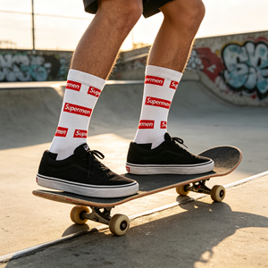 Chaussettes de sport imprimées sur toute la surface de la marque <span class=keywords><strong>Supermen</strong></span>, chaussettes de sport imprimées personnalisées StreetStyle, chaussettes de mode polyvalentes pour hommes et femmes - Product Image 5