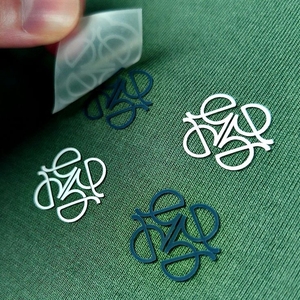 Tùy Chỉnh Thân Thiện Với Môi Truyền Nhiệt Nhãn 3D Silicone Logo Cao Su Quần Áo Nhãn Cho Quần Áo - Product Image 1