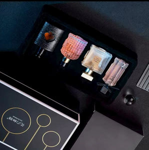 عطر نسائي للبيع بالجملة من المصنع معطر زهري خفيف 25*4 زجاجات بدلة في صندوق هدايا أنيق - Product Image 1