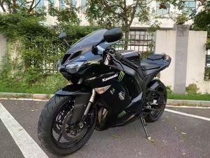 Kawasaki ZX-6R 636cc Supersport à double usage - Idéale pour les trajets urbains et les journées sur circuit - Motos à essence - Product Image 6