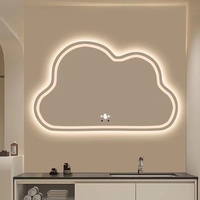 Miroir LED lumineux pour la décoration intérieure, miroir de vanité nuage pour une ambiance chaleureuse dans la chambre, design nordique.