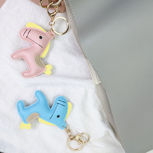 Llavero de Cuero de Primera Capa con Colgante de Pony, Accesorio para Bolso de Mujer, Regalo Promocional, Llavero de Caballo - Product Image 6