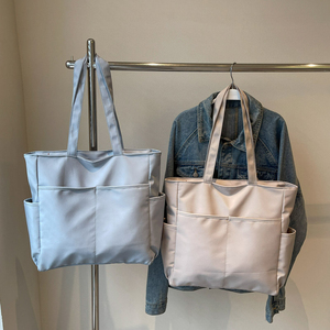 Sac bandoulière unique et essentiel pour le quotidien, sac fourre-tout mignon et tendance pour femmes, sac à main multi-poches pour les trajets quotidiens pour filles, nouveau design - Product Image 1