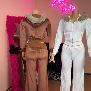 Moda mektup baskı kadife Patchwork sportif iki parçalı kıyafetler kadın uzun kollu kürk kapüşonlu ceket + uzun pantolon - Product Image 1