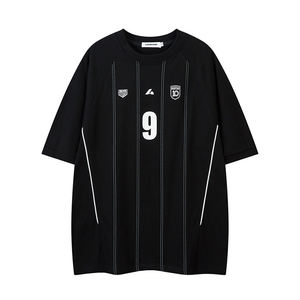 เสื้อยืดแขนสั้นลายทางแนวตั้งสไตล์วินเทจ เสื้อเจอร์ซีย์ผู้ชาย แบรนด์สตรีทแวร์ ทรงหลวม สปอร์ต ลำลอง ใส่ได้ในฤดูร้อน เสื้อครึ่งแขน - Product Image 4