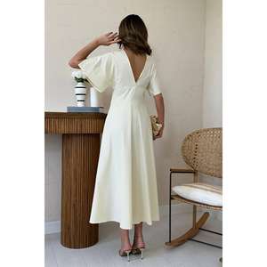 เดรสทรงเอไลน์แบบเปิดหลัง ดีไซน์หรูหรา คอวีลึก เอวเข้ารูป ผ้าทอเนื้อดี เหมาะสำหรับงานปาร์ตี้และใส่ลำลอง สวมใส่สบาย ระบายอากาศได้ดี - Product Image 1