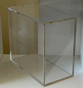 Boîte d'entraînement Pokémon <span class=keywords><strong>Elite</strong></span> en acrylique magnétique transparente moderne Présentoir écologique de 6mm d'épaisseur pour l'affichage en magasin - Product Image 2