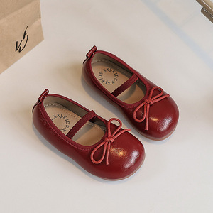 Ballerine in Pelle Scamosciata per Bambine Primavera/Autunno 2026 Nuova Collezione - Stile Principessa - Colore Argento con Suola Morbida e Chiusura in Velcro - Product Image 3