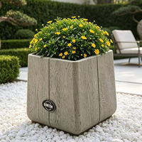 Pot Bunga Persegi Berbahan Fiberglass Reinforced Plastic (FRP) Ukuran Besar, Motif Kayu Tiruan, Gaya Eropa-Amerika yang Trendi