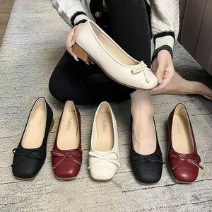 Vente en gros directe usine – Chaussures coréennes en PU souple avec nœud, style printemps, à enfiler, talon carré, dessus en PU, semelle extérieure en caoutchouc - Product Image 4