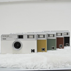 กล้องฟิล์ม Kodak ฮาล์ฟเฟรม 35 มม. พร้อมแฟลชในตัว โฟกัสอัตโนมัติ น้ำหนักเบา ขึ้นฟิล์มเอง ชัตเตอร์ 1/100 วินาที คุณภาพสูง สไตล์เรโทร - Product Image 3