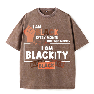 <span class=keywords><strong>T</strong></span>-shirt Nera '<span class=keywords><strong>I</strong></span> <span class=keywords><strong>Am</strong></span> Black Every Month' con Design di Pugno e Cuore per Uso Casual - Product Image 2