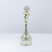 Trophée en alliage de zinc haut de gamme personnalisé JZ Souvenirs cadeau trophée en métal plaqué or en forme de bâton magique créatif avec boule de cristal