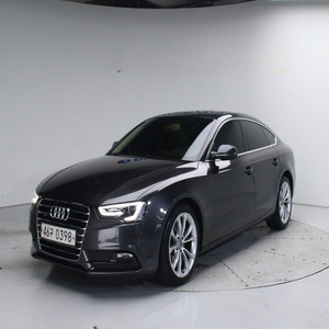 Audi A5 Sportback 35 TDI d'occasion haut de gamme, berline diesel allemande automatique avec un design sportback spacieux, moteur TDI économe en carburant - Product Image 2