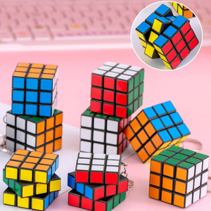 Mini <span class=keywords><strong>Cubo</strong></span> <span class=keywords><strong>de</strong></span> <span class=keywords><strong>Rubik</strong></span> <span class=keywords><strong>3x3</strong></span> <span class=keywords><strong>de</strong></span> Plástico para Llavero - Juguete Educativo Colorido para Niños y Adultos al por Mayor - Product Image 6