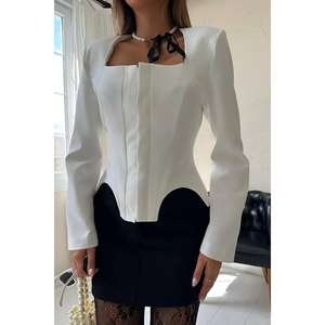 Elegante Chaqueta de Mujer Color Blanco Hueso, Manga Larga, Tejida, Estilo Otoñal, Color Crudo - Product Image 1